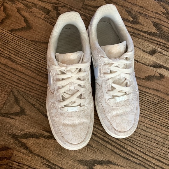 Nike Air Force 1 ‘07 White Floral Lace Up Sneakers - Picture 2 of 8